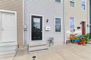 featured image of 125 Bethel St