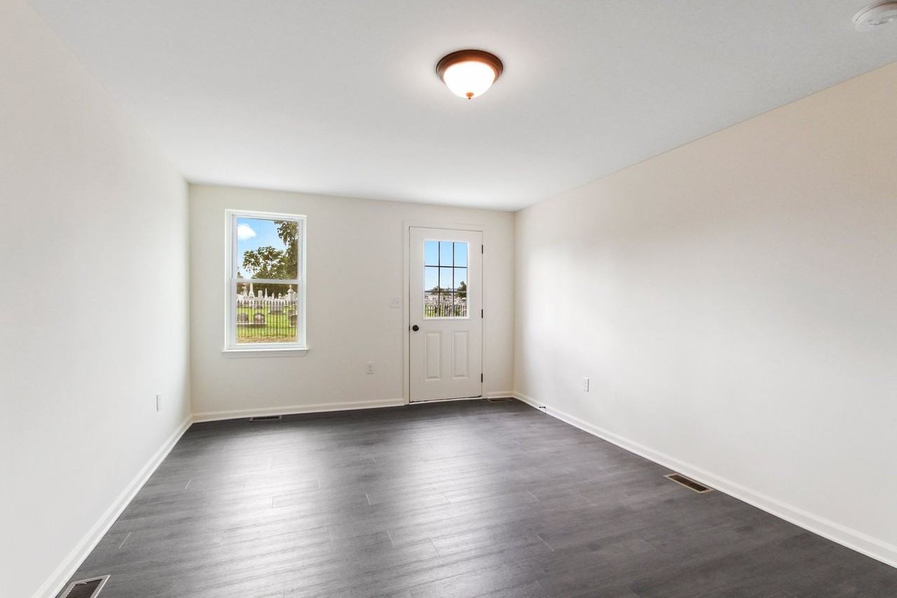 125 Bethel St - Photo 5 of 25