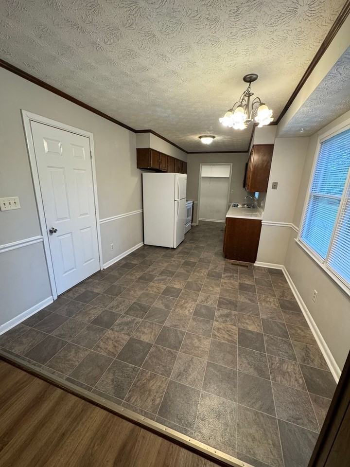 1215 Wildoak Dr - Photo 2 of 14