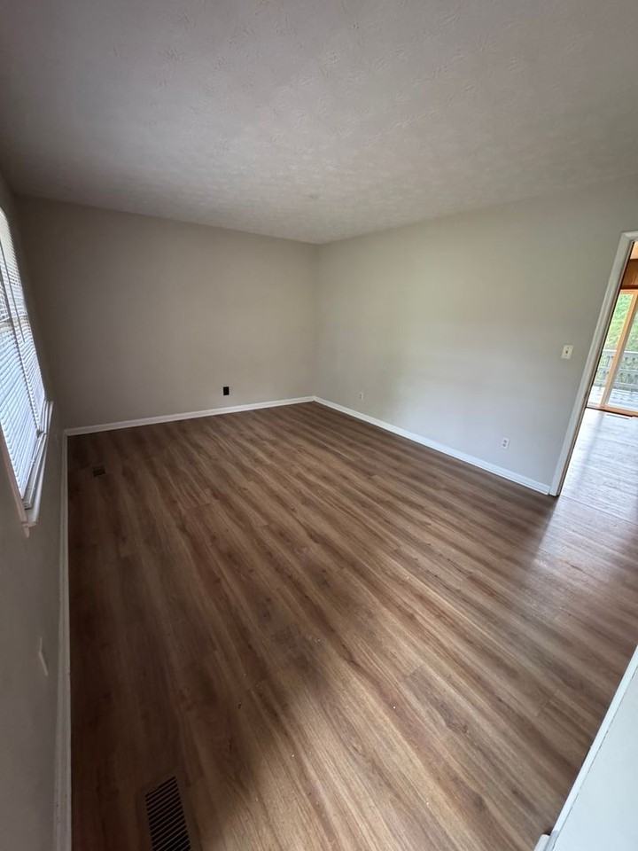 1215 Wildoak Dr - Photo 4 of 14
