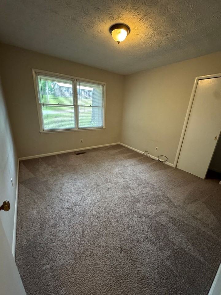 1215 Wildoak Dr - Photo 6 of 14