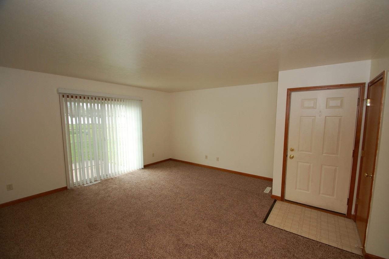 206 Tanglewood Dr - Photo 3 of 15