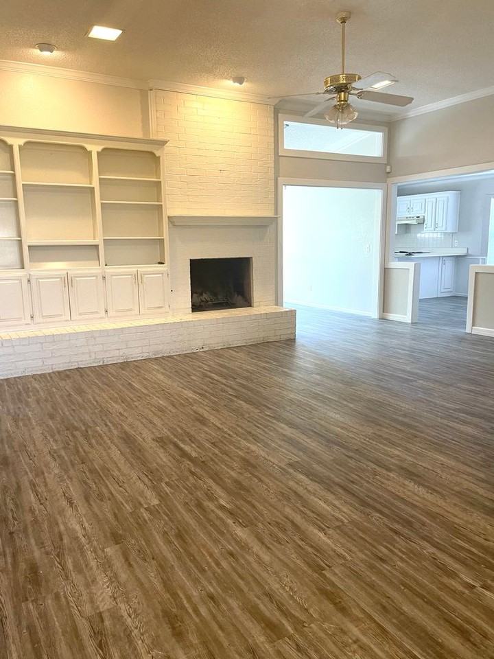 5513 95th St - Photo 2 of 12