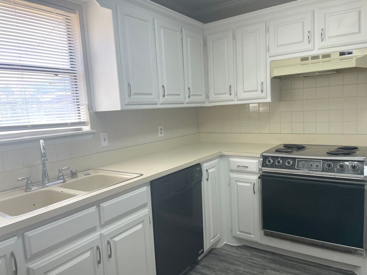 5513 95th St - Photo 4 of 12