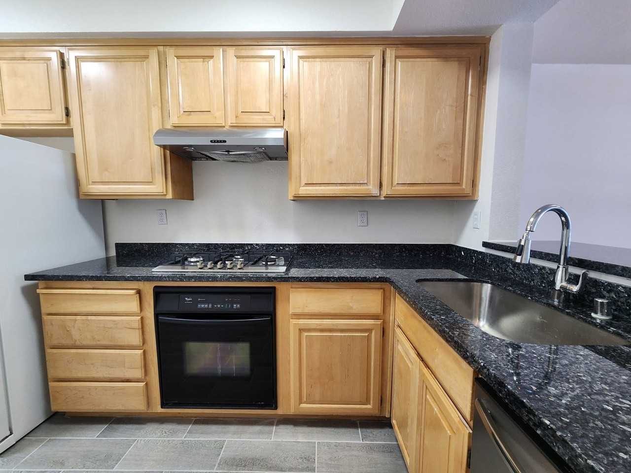 222 Crescent Ct - Photo 6 of 35