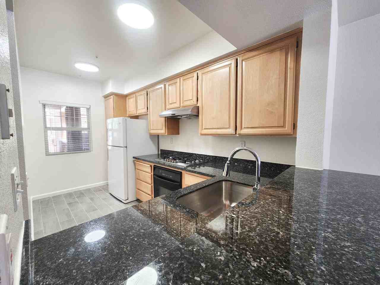 222 Crescent Ct - Photo 7 of 35