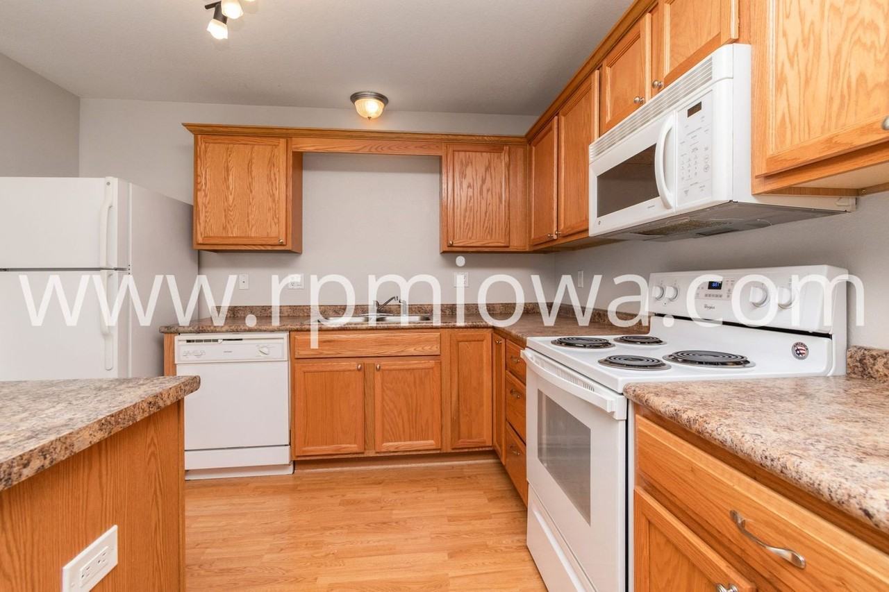 3181 Sw Sharmin Ln - Photo 3 of 16