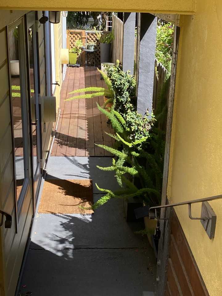 450 30th St #A - Photo 2 of 5