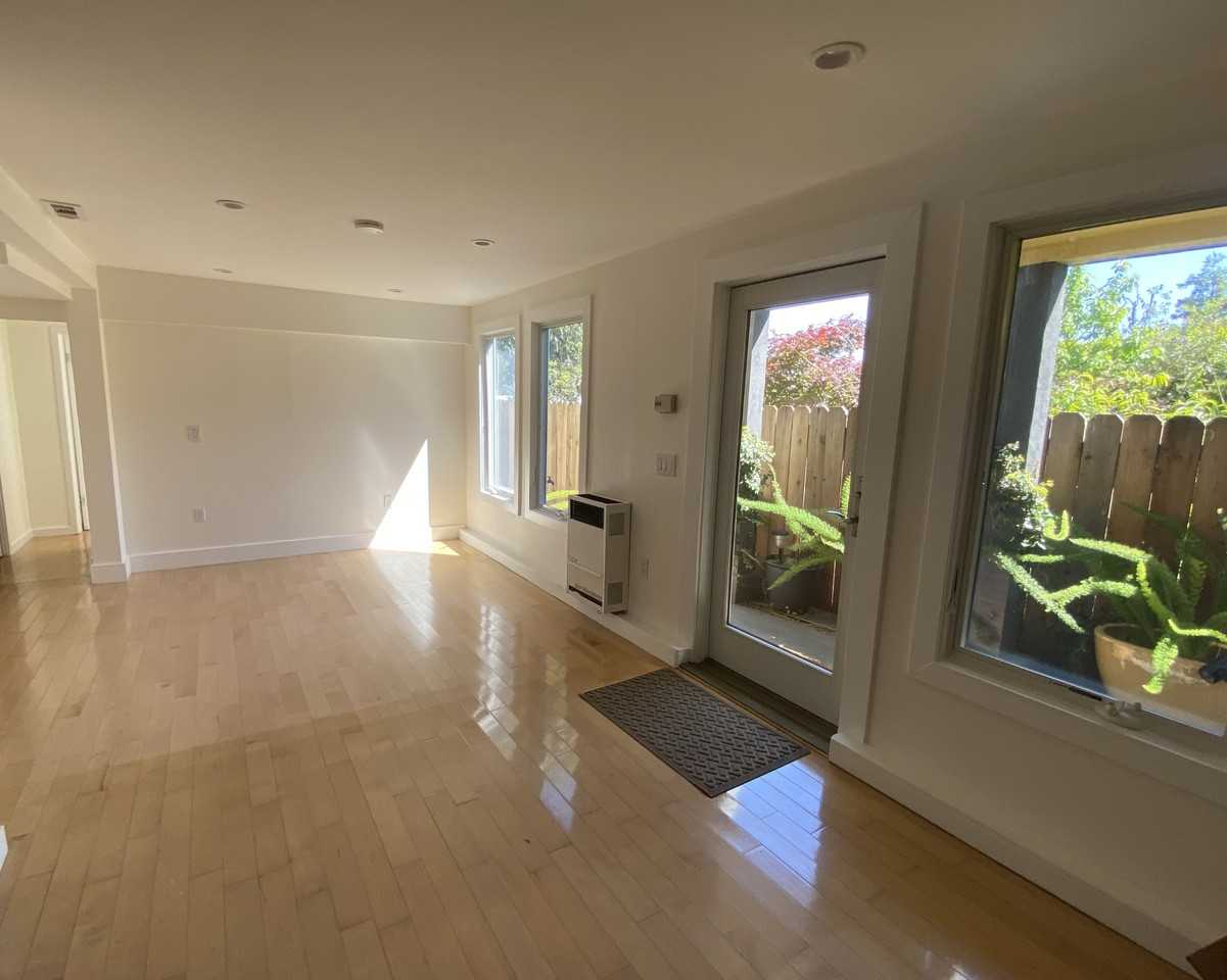 450 30th St #A - Photo 3 of 5