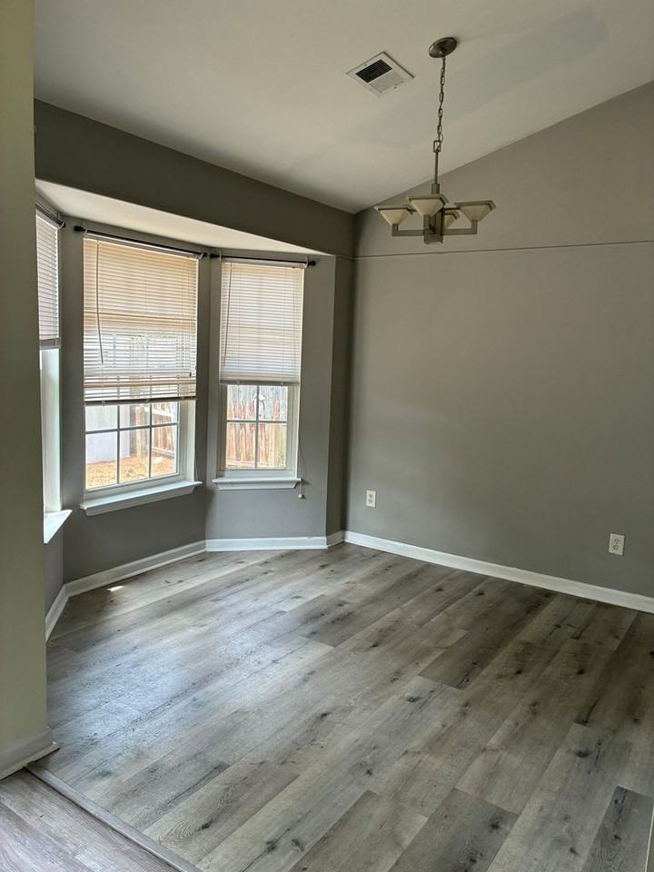 8021 Pleasant Point Ln - Photo 3 of 18