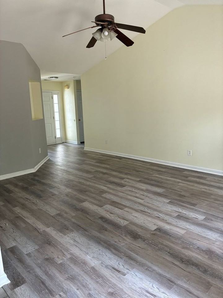 8021 Pleasant Point Ln - Photo 4 of 18