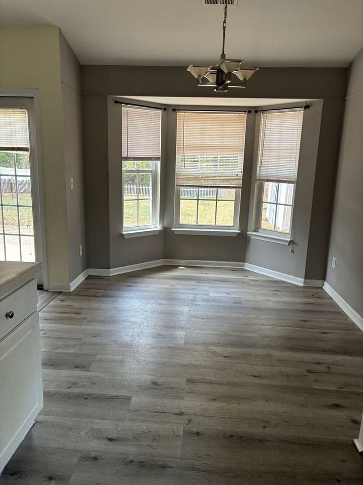 8021 Pleasant Point Ln - Photo 5 of 18