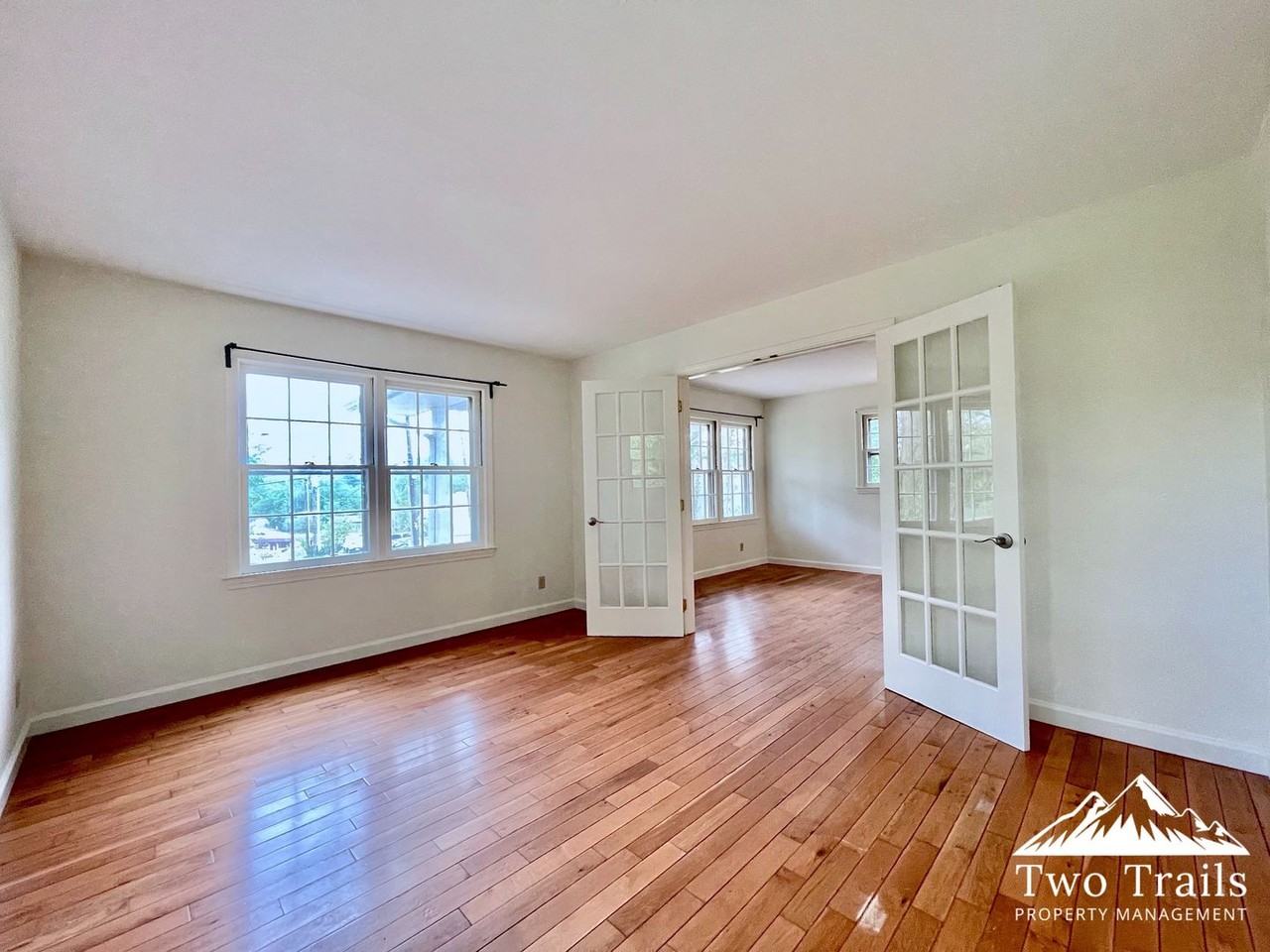 1044 Shipp St - Photo 2 of 13