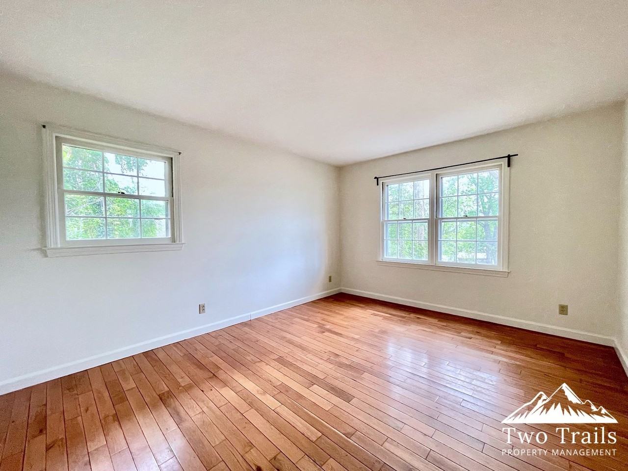 1044 Shipp St - Photo 3 of 13