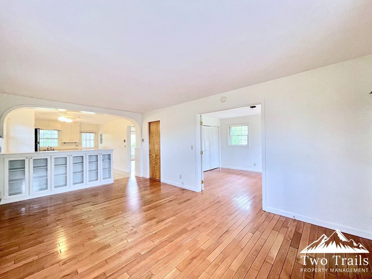 1044 Shipp St - Photo 4 of 13