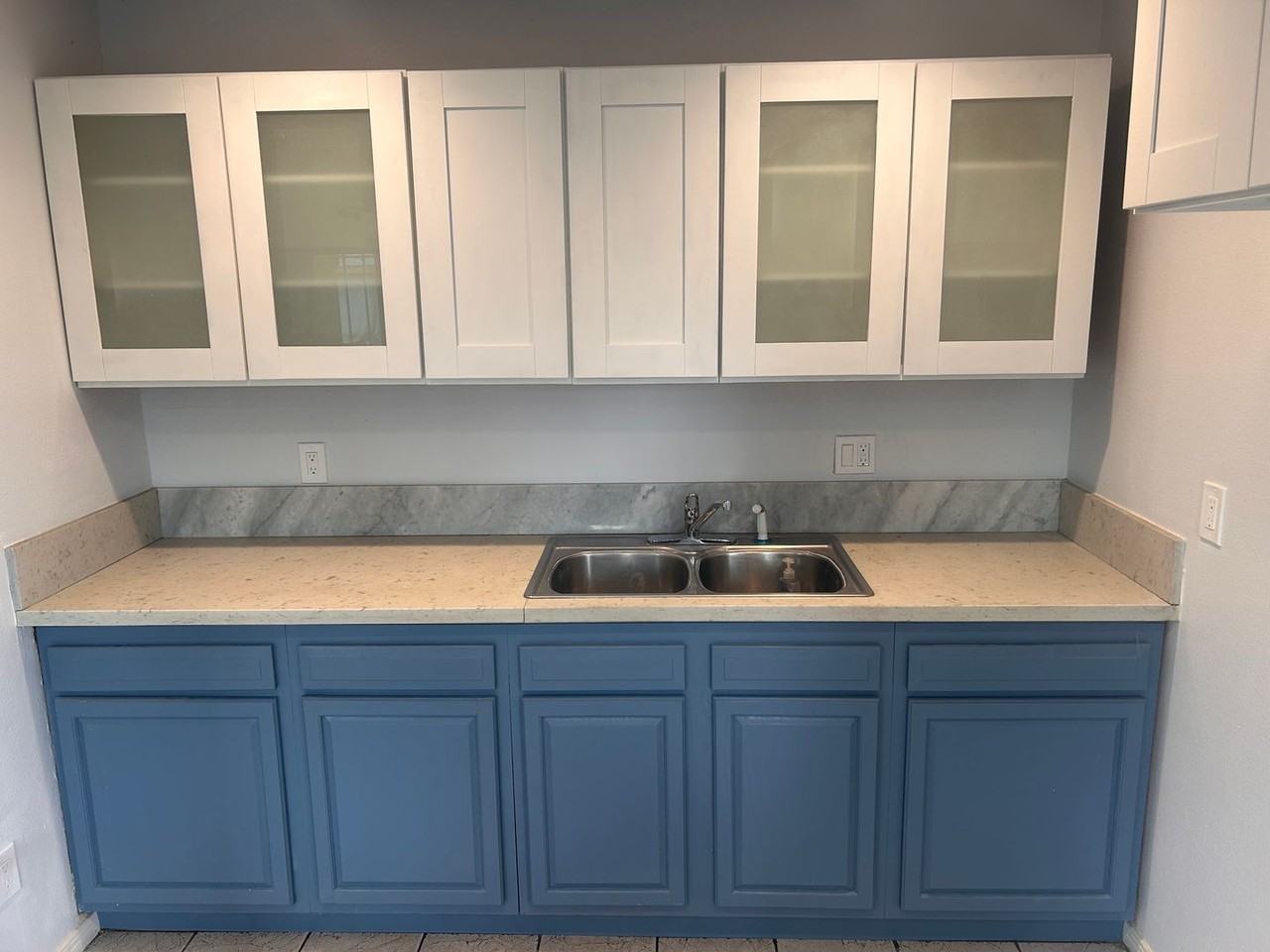 15871 Highland Ave - Photo 2 of 9