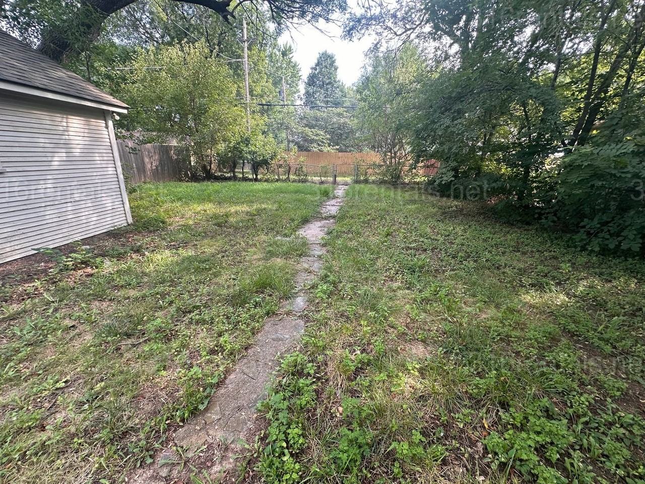 2915 W Douglas Ave - Photo 2 of 12