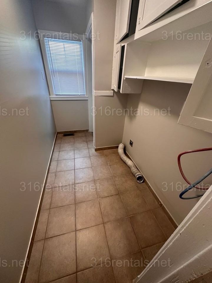 2915 W Douglas Ave - Photo 5 of 12