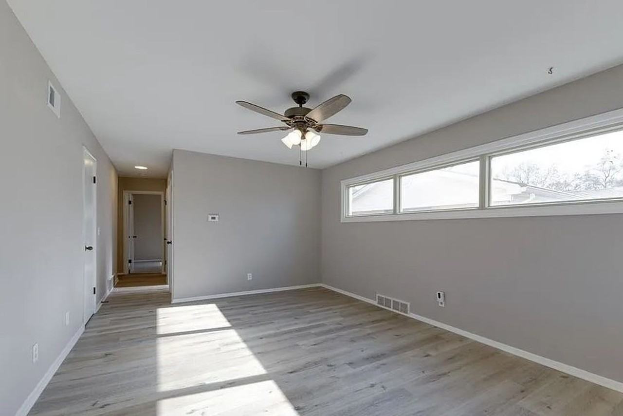 236 N Sunnyside Rd - Photo 3 of 18