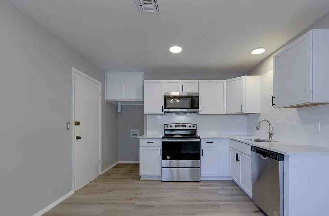 236 N Sunnyside Rd - Photo 5 of 18