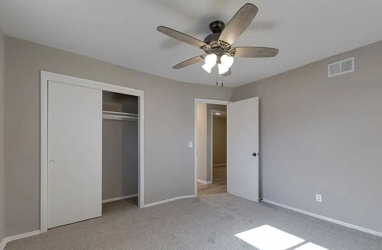 236 N Sunnyside Rd - Photo 7 of 18