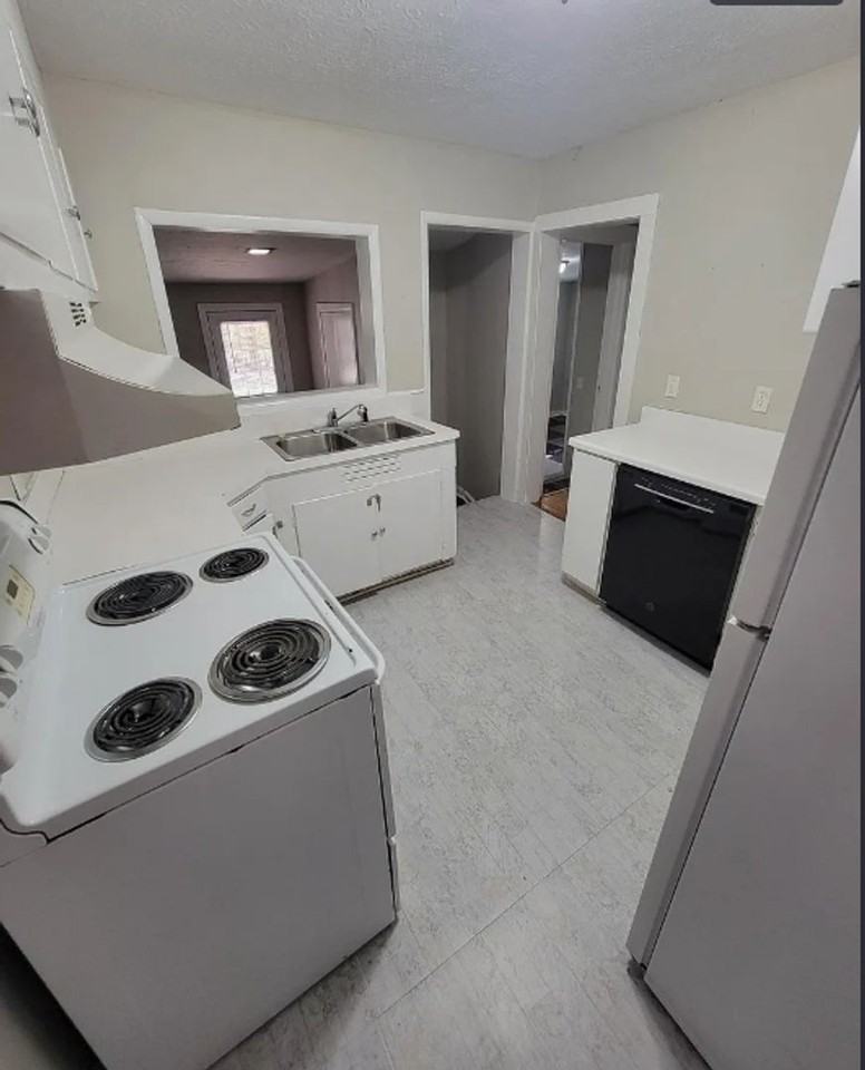 825 Kirkwood Ave - Photo 7 of 13