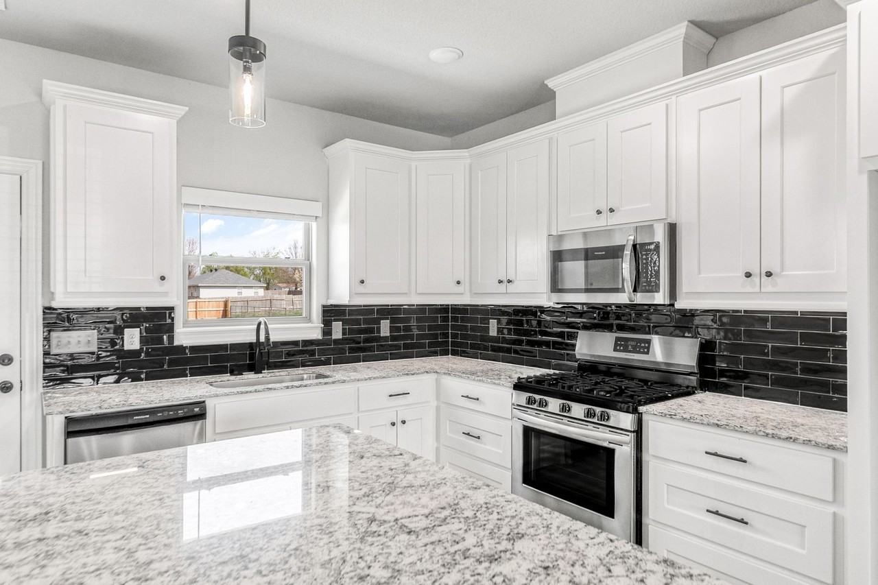 2308 John Montgomery Cir - Photo 3 of 22