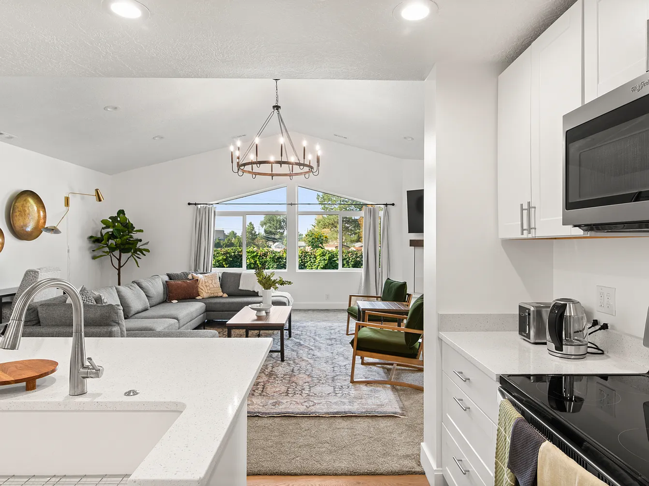 940 E Buddlea Dr - Photo 4 of 11