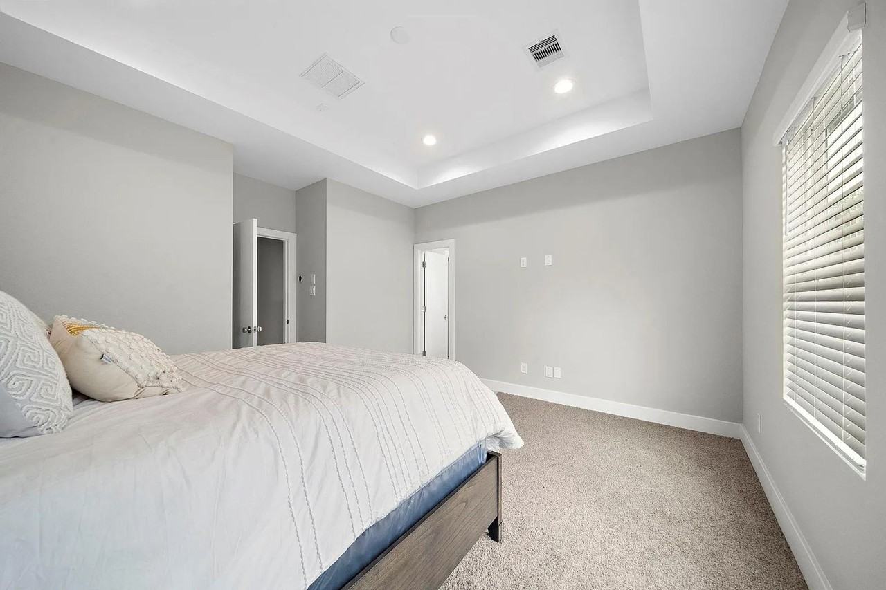 8402 Curry Rd - Photo 5 of 8