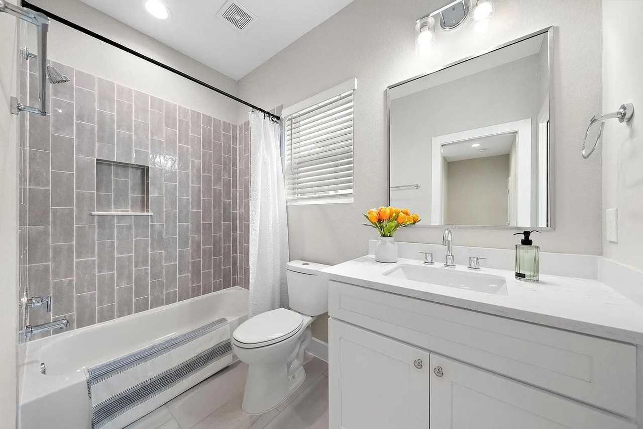 8402 Curry Rd - Photo 7 of 8