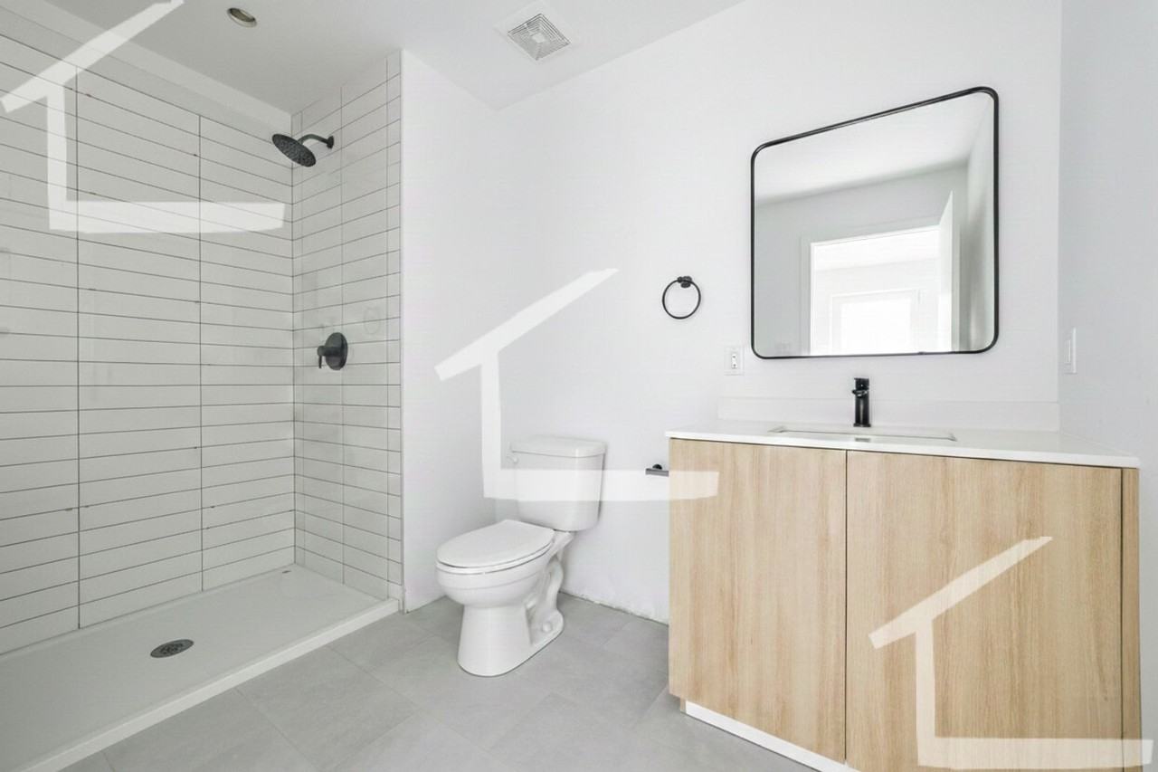 1025 Commonwealth Ave - Photo 4 of 11