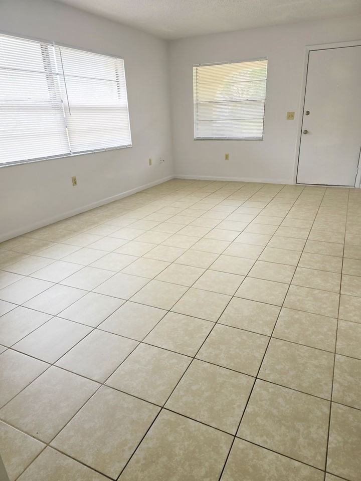 1516 Tuttle St - Photo 2 of 9