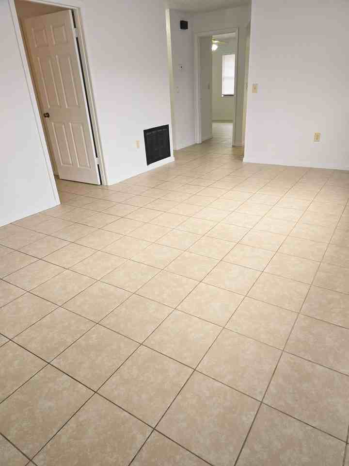 1516 Tuttle St - Photo 3 of 9