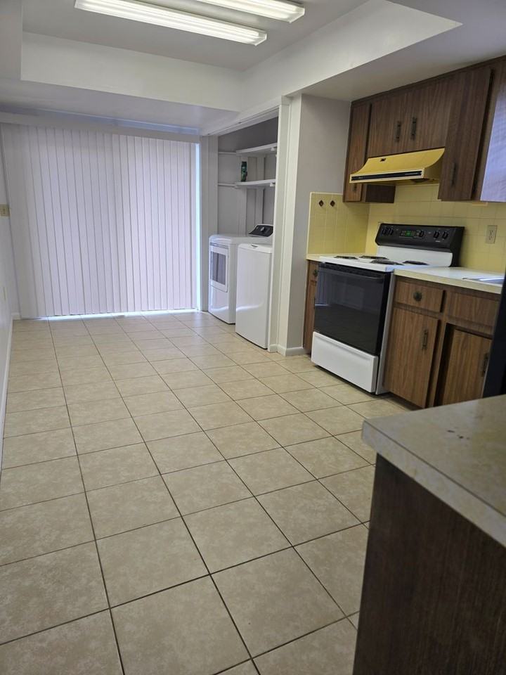 1516 Tuttle St - Photo 4 of 9