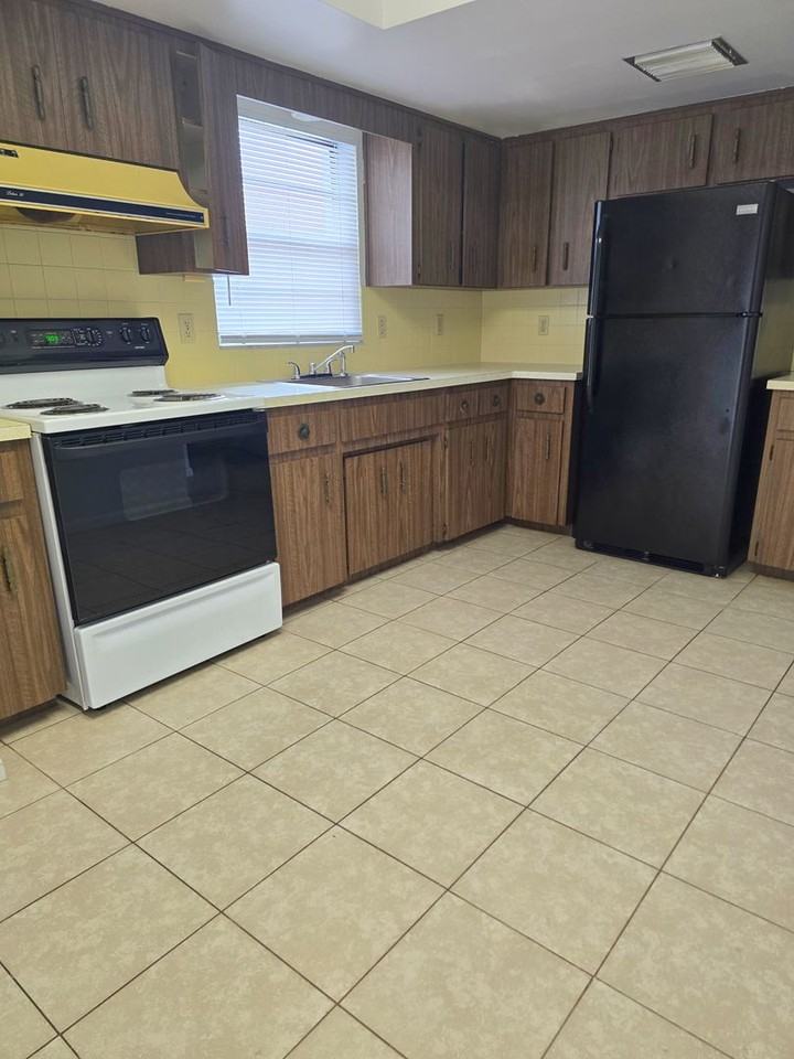 1516 Tuttle St - Photo 5 of 9