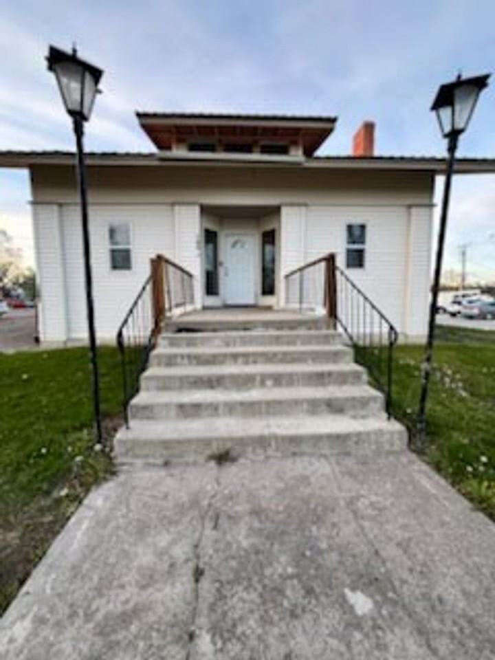 708 E 2nd Ave N #A - Photo 4 of 11