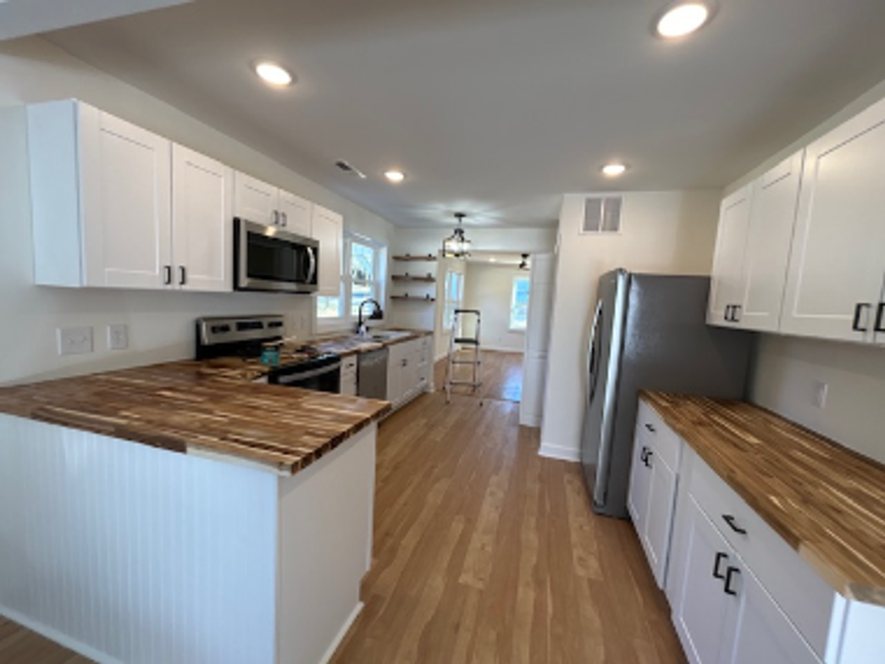 219 Oakhurst St - Photo 2 of 8