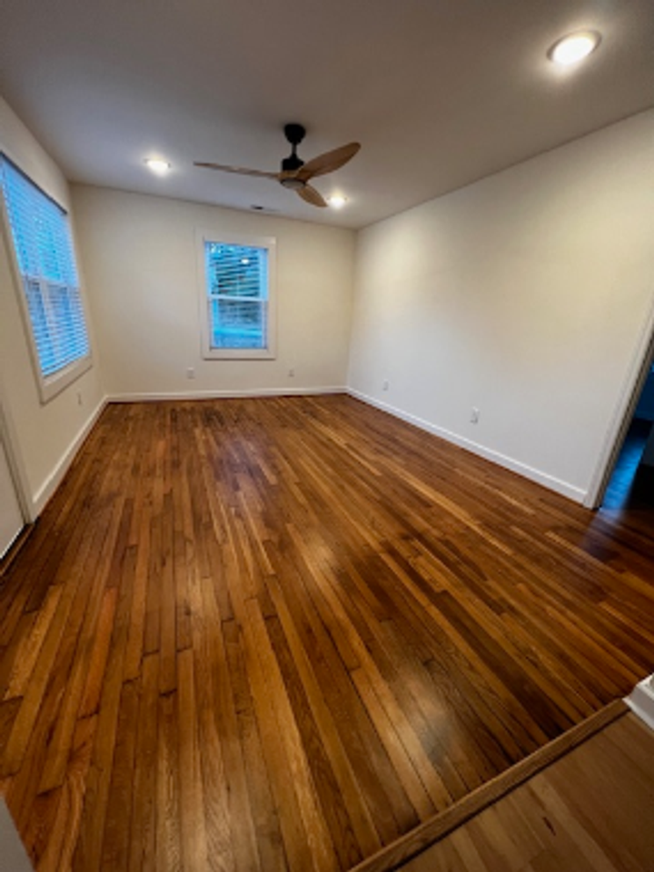 219 Oakhurst St - Photo 3 of 8