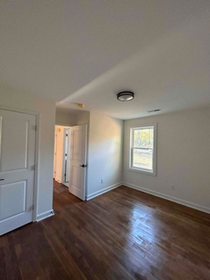 219 Oakhurst St - Photo 5 of 8