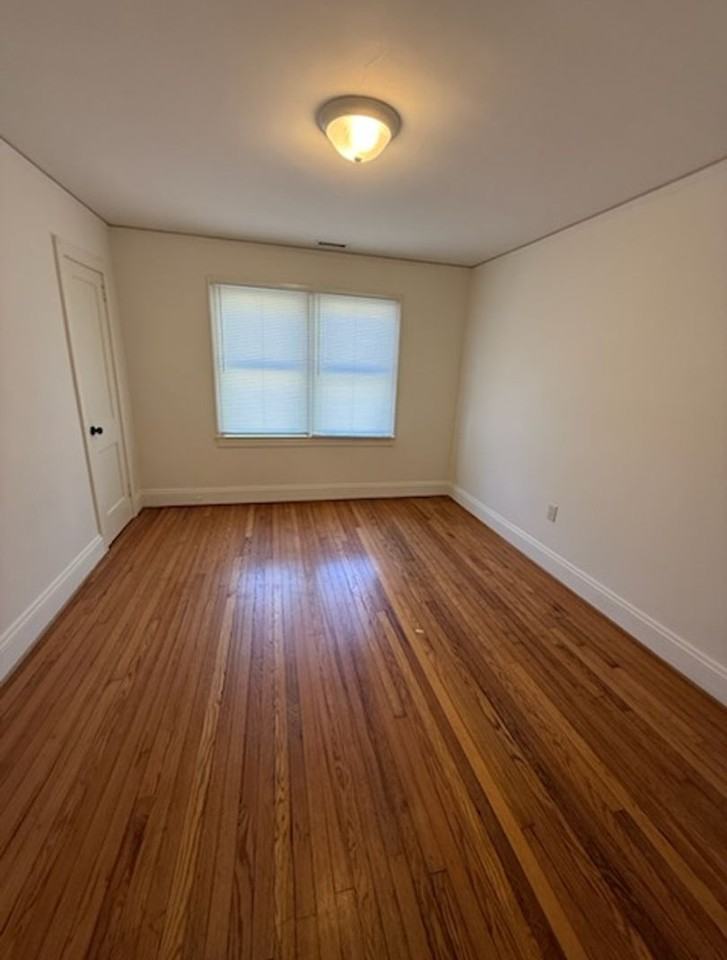 712 S Main St - Photo 2 of 9