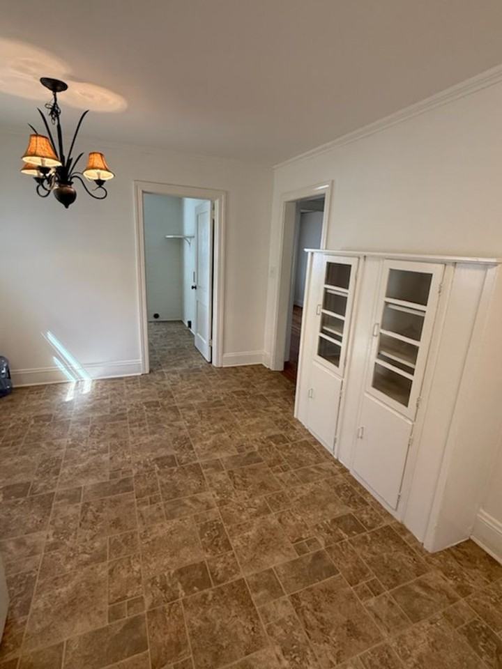 712 S Main St - Photo 3 of 9