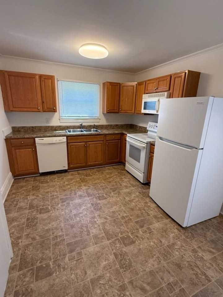 712 S Main St - Photo 4 of 9