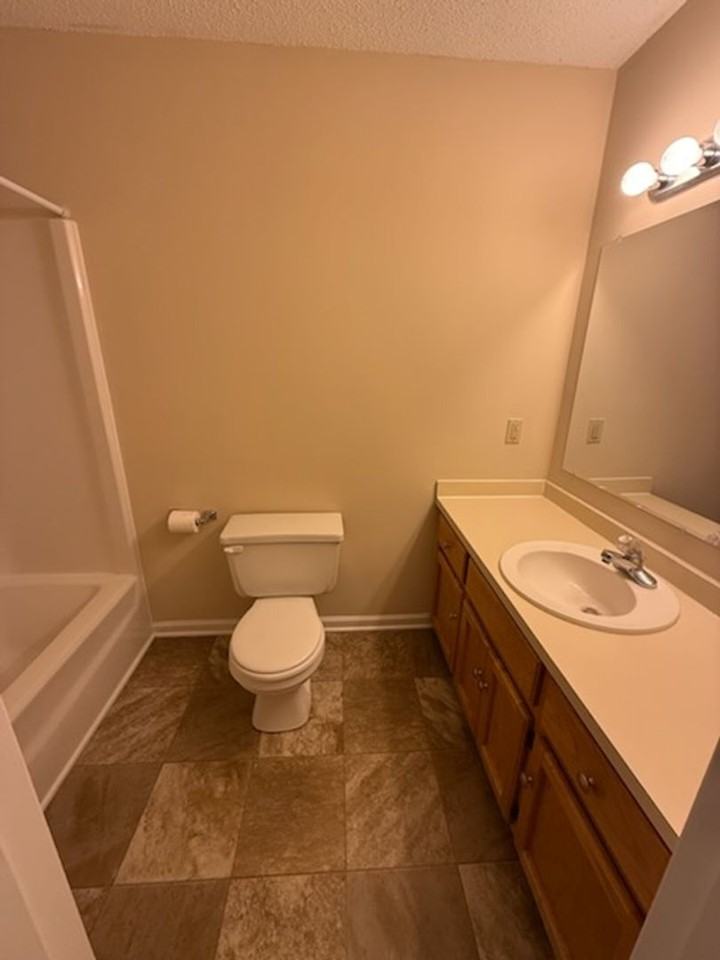 712 S Main St - Photo 5 of 9