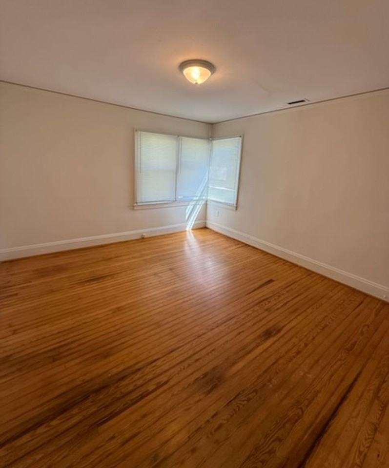 712 S Main St - Photo 6 of 9