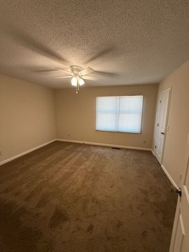 712 S Main St - Photo 7 of 9