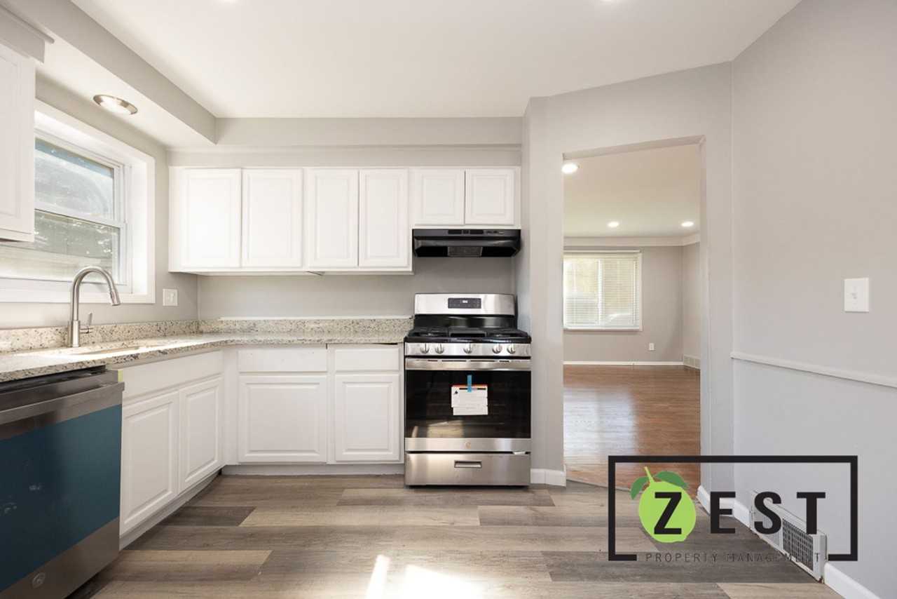 30010 Hazelwood St - Photo 2 of 24