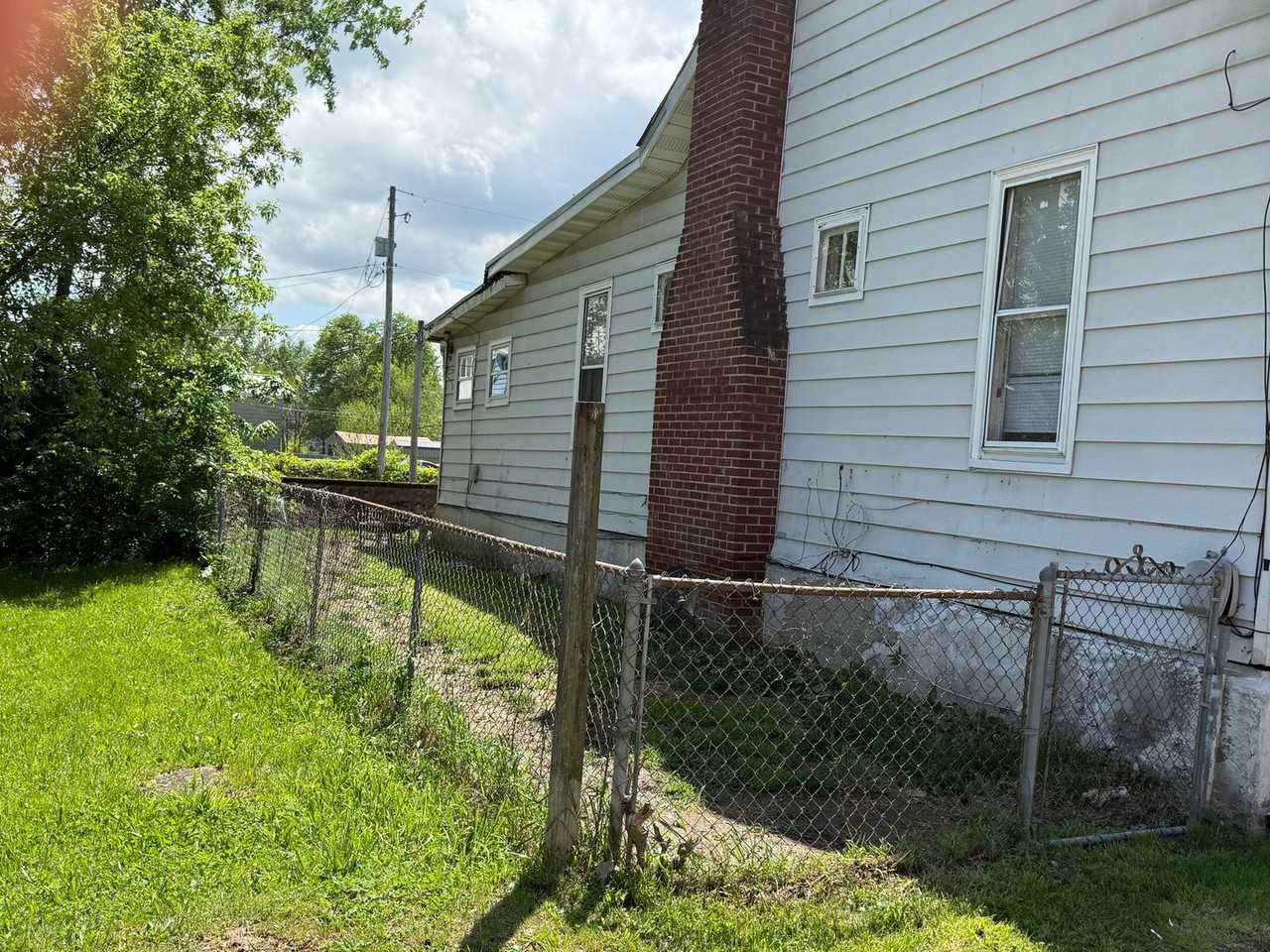 17 Poplar Ave - Photo 2 of 2