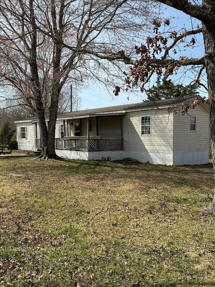 131 Crescent Ln - Photo 2 of 12