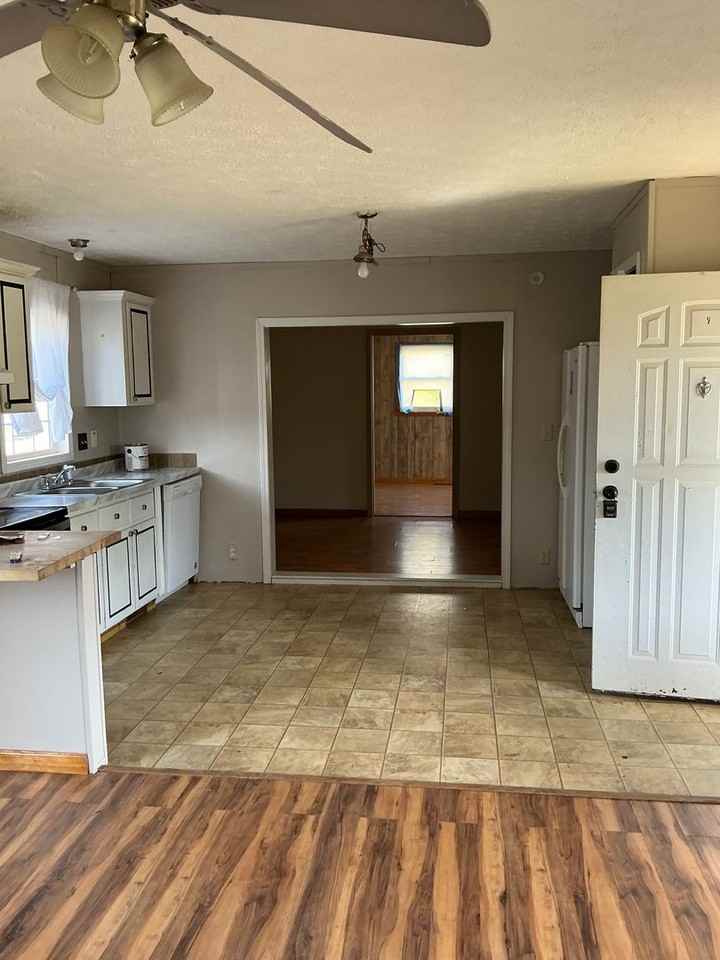 131 Crescent Ln - Photo 3 of 12
