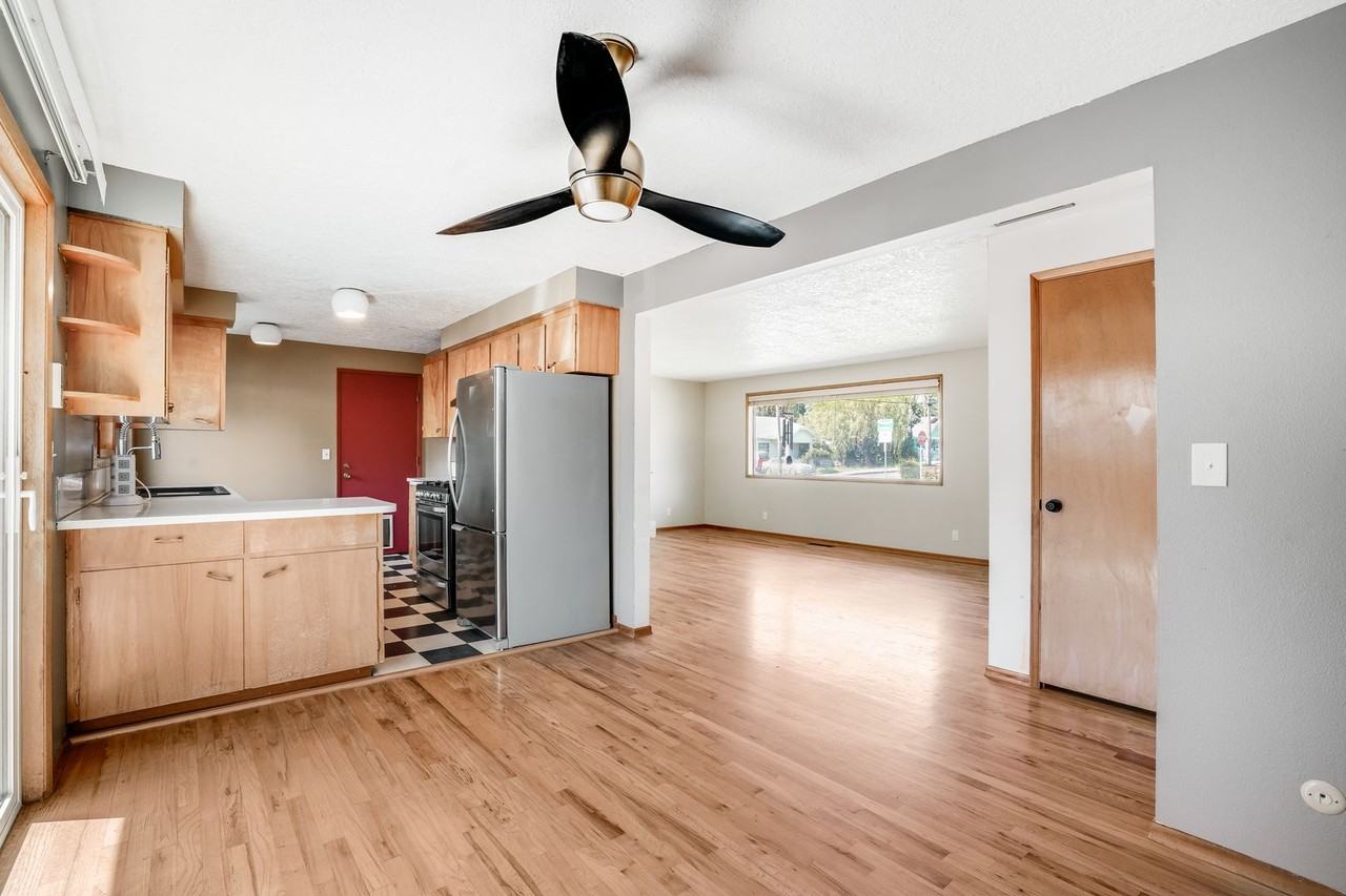 3210 Se Sherrett St - Photo 5 of 12